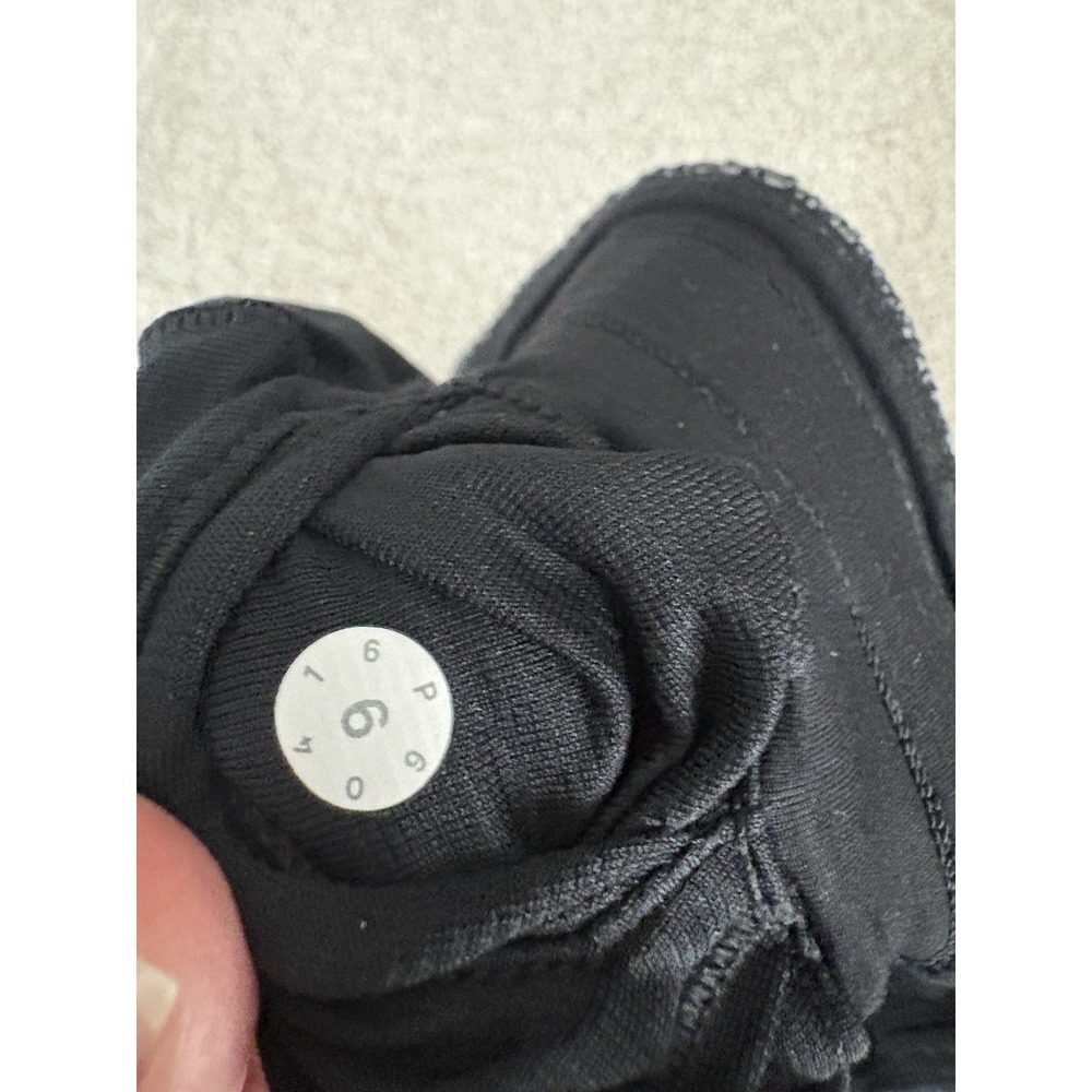 Women's Black Lululemon Athletic Shorts Lined Size 6 Speed Up - Picture 5 of 6